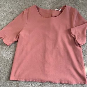 Small top with back detail
